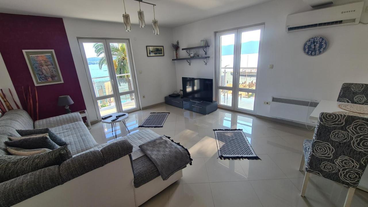 Chic Apartment In The City Center By The Sea Tivat Buitenkant foto