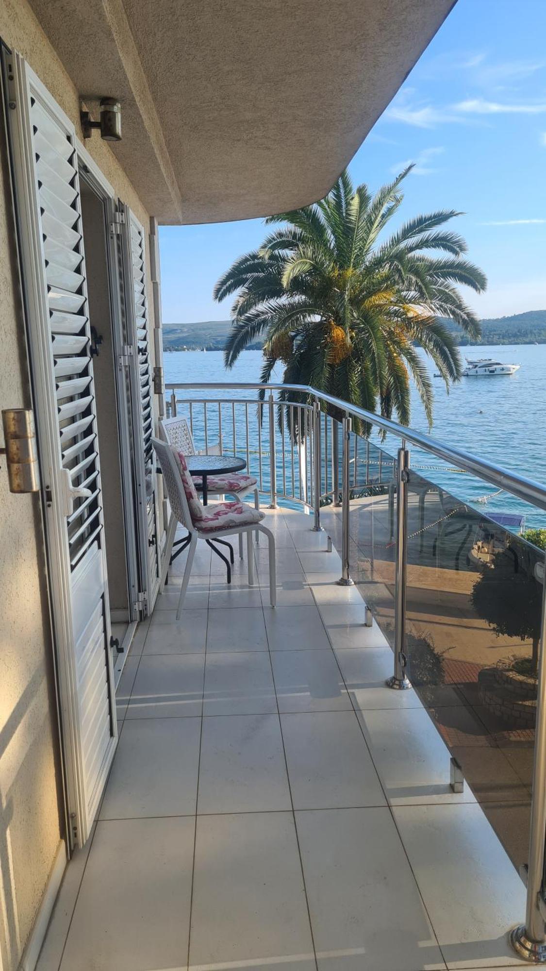 Chic Apartment In The City Center By The Sea Tivat Buitenkant foto